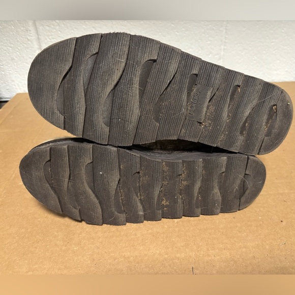 Muk Luk Tan Sweater  Boots. - Picture 3 of 4